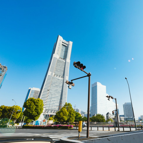横浜ランドマークタワーの発泡ウレタン吹付け施工も当社が請け負いました